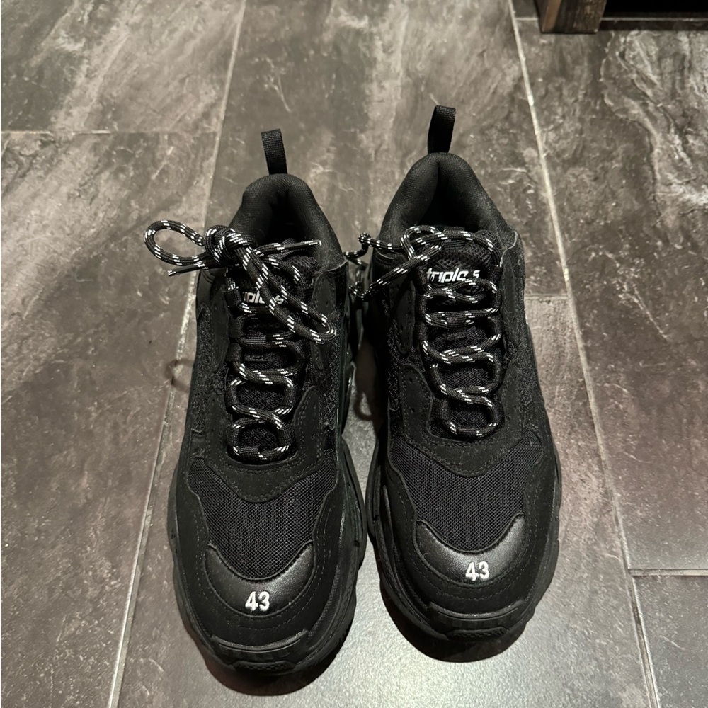 balenciaga triple S size 43 worn 3 times (dust bag) $440 (negotiable)